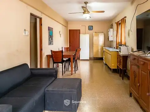 VENTA | PERMUTA - Casa de pasillo en PH de 2 dormitorios - Tiro Suizo, Rosario.