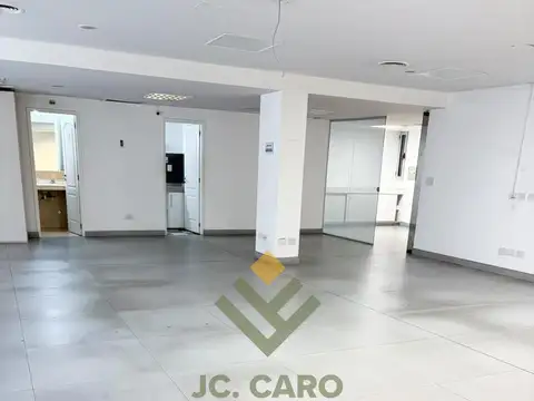 Oficina 6 ambientes con 4 baños