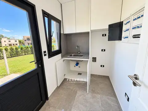 Casa en Venta con 6 cocheras