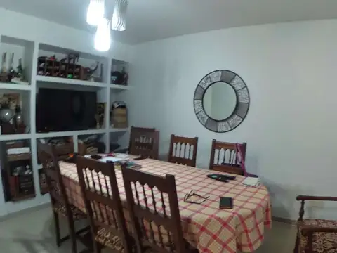 Casa 5 ambientes con 4 baños