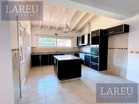 Casa 6 ambientes con 3 baños