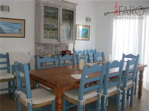 Casa en La Barra 4 dormitorios y dependencia con parrillero y cochera