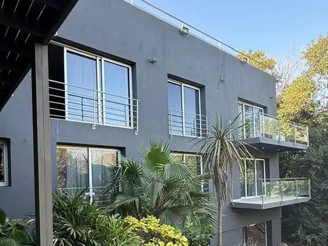 CASA EN LAS DELICIAS 4 DORMITORIOS+ DEPENDENDENCIA + 2 PILETAS + 3 PARRILAS + BAJADA AL ARROYO!
