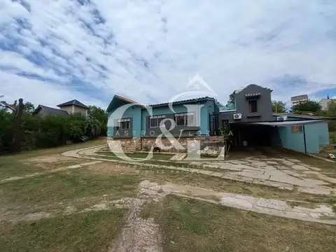 Casa 9 ambientes con 6 baños