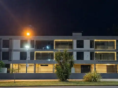 VENTA DPTO 3 AMB CON PATIO- COCHERA PARQUE LINEAL