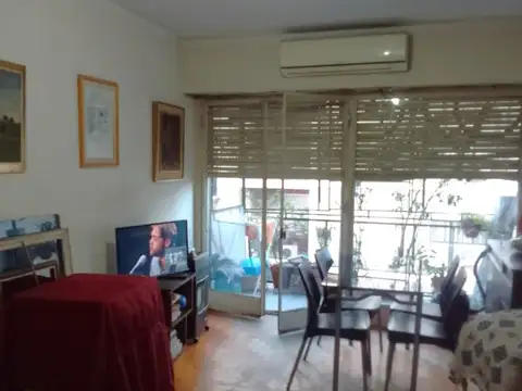 VENTA | Dpto. de 3 amb. frente con balcón • Excelente ubicación • Congreso 