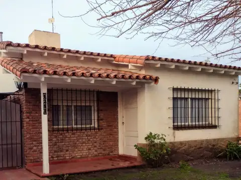 Linda casa, en excelente barrio!!