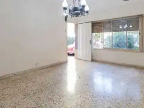Venta de casa de cuatro ambientes en venta en Haedo Norte