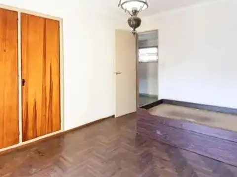 Venta de casa de cuatro ambientes en venta en Haedo Norte