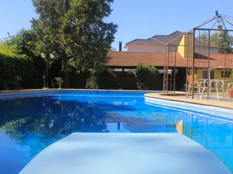 Venta gran Casa en Mapuche, dos lotes frente al Golf