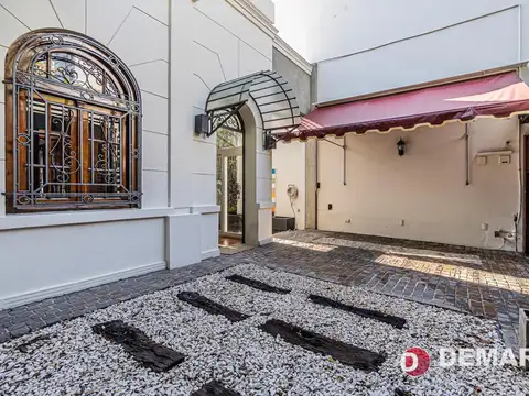 Casa en Venta con 2 cocheras