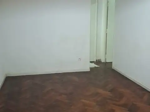 Avenida Rivadavia 3000, Piso 1