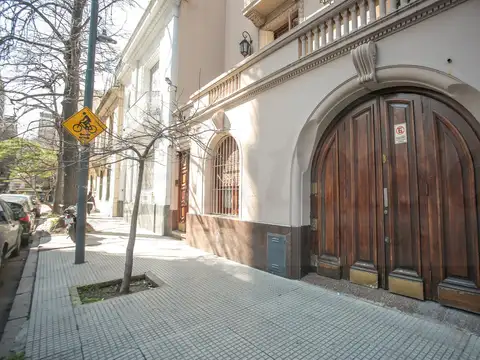 Departamento 8 ambientes con 2 baños