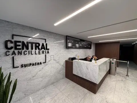 ALQUILER EN CENTRAL CANCILLERIA con COCHERA. Impecable