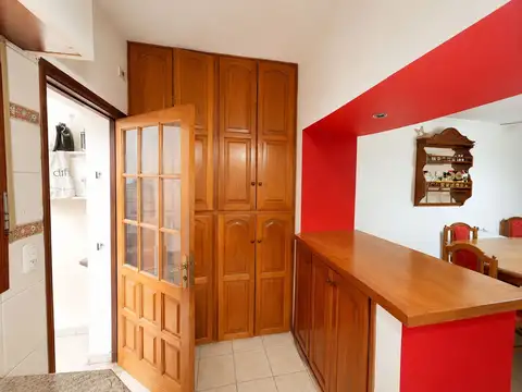 Casa 6 ambientes con 2 baños
