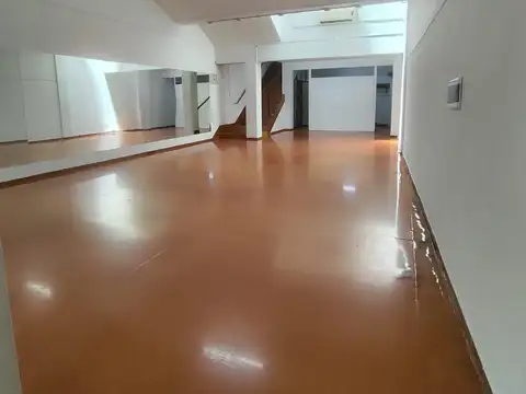 Local comercial, sótano, terraza!!! 2 baños