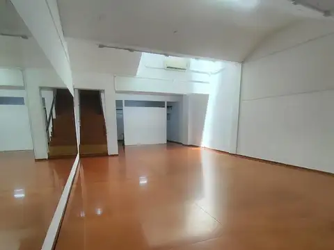 Local comercial, sótano, terraza  2 baños