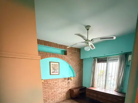 Casa en Venta en Villa Adelina en LOTE propio.