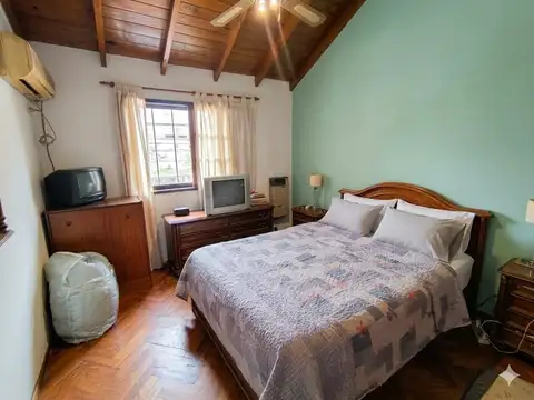 Triplex con jardín y cochera| 3 dorm | Olivos | toma Permuta