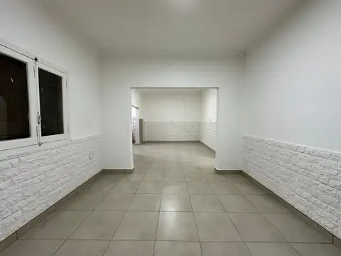 Depto Tipo Casa en Alquiler en Bernal Oeste, $ 700.000