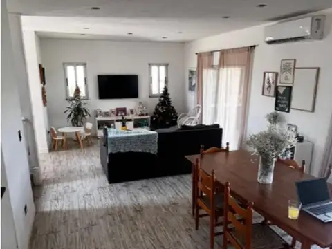 Casa en Alquiler Temporal con 4 cocheras