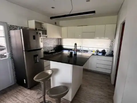 Casa en Alquiler Temporal con 4 cocheras