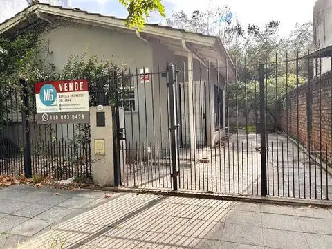 Casa en venta  3 ambientes con cocheras descubiertas, jardín  Lomas de Zamora
