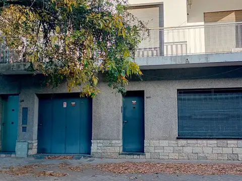 AMPLIA CASA 2 PLANTAS IDEAL USO COMERCIAL OLEGARIO V. ANDRADE Y AV. SAN MARTIN