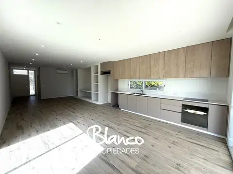 Casa 5 ambientes con 3 baños