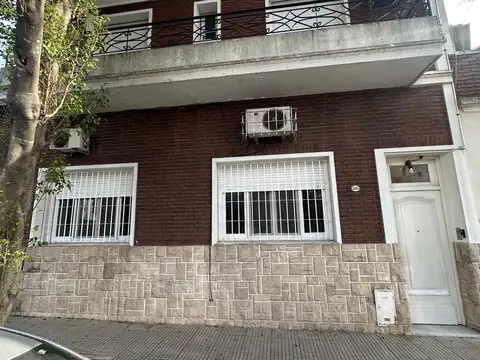 PH 3 ambientes, planta baja al frente, dos baños, patio, lavadero, SUM c/parrilla y terraza
