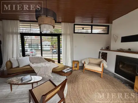 Casa en Venta con 4 cocheras