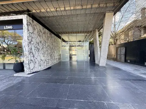 Oficinas 75 m2 con cochera sobre Libertador entre la Quinta presid y Puerto de Olivos