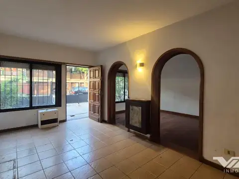 Venta Casa Duplex 6 amb. cochera 2 autos y jardin.  V.Martelli - B.Parque
