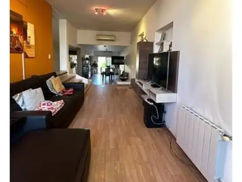 CASA 5 AMBIENTES CON PISCINA EN VENTA EN LANÚS