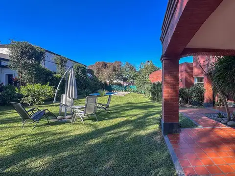 Casa 6 ambientes con 4 baños