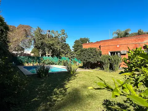 Casa en Venta con 4 cocheras