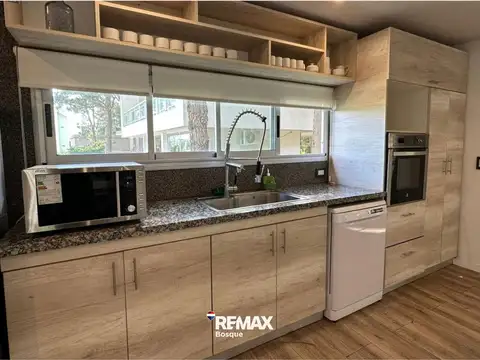 Casa en Alquiler en Barrio Golf 1, USD 2.800