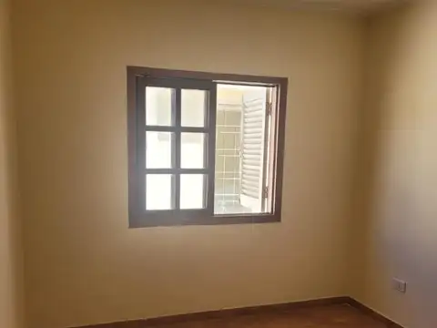 Departamento en Alquiler en Villa Elvira, $ 700.000