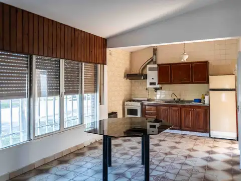 Casa 6 ambientes con 1 baño