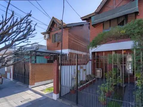 VENTA CASA DUPLEX DE 2 AMBIENTES AL CONTRAFRENTE CON PATIO PROPIO EN RAMOS MEJIA