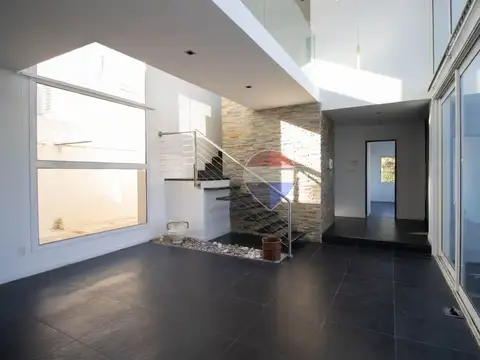 Casa 6 ambientes con 3 baños