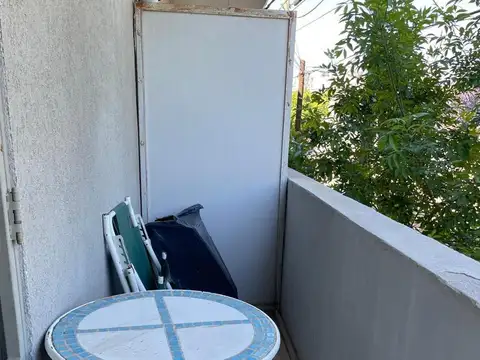 MONOAMBIENTE  CON 2 BALCONES Y COCINA SEPARADA CON RENTA