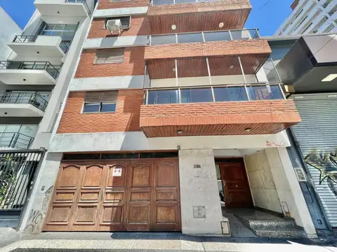 Excelente cochera  fija y cubierta en venta en Olivos.