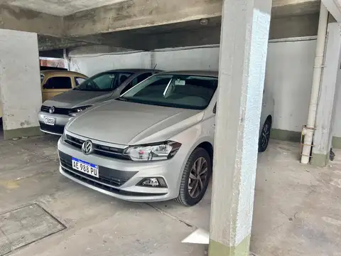 Excelente cochera  fija y cubierta en venta en Olivos.