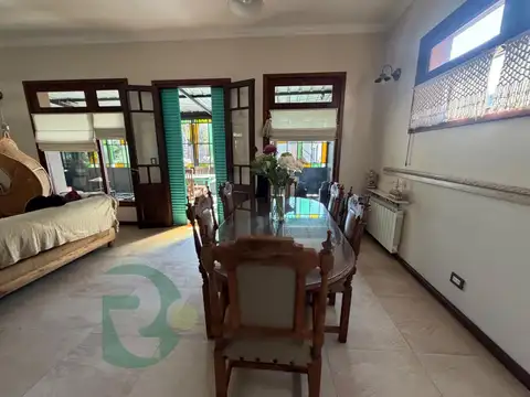 Casa 5 ambientes con 3 baños