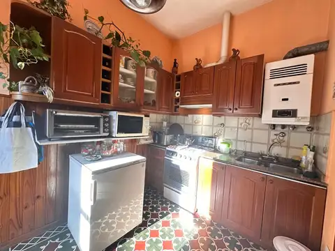 Venta casa 3 ambientes con cochera, jardin Quilmes