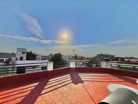 Casa en esquina lote propio, garaje y terraza