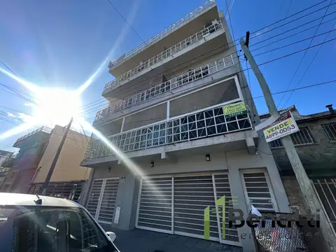 DEPARTAMENTO MONOAMBIENTE AL FRENTE. C/ ascensor.