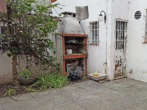 Chalet 3 ambientes con local Castelar N - apto crédito