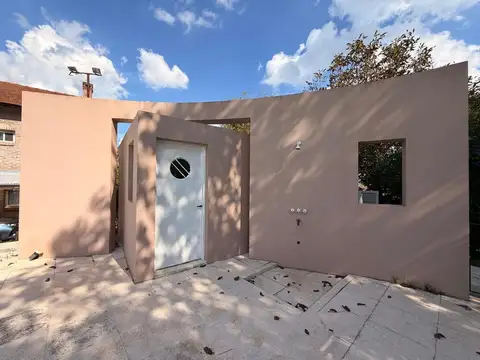 Casa en venta sobre doble lote central en CC Larena